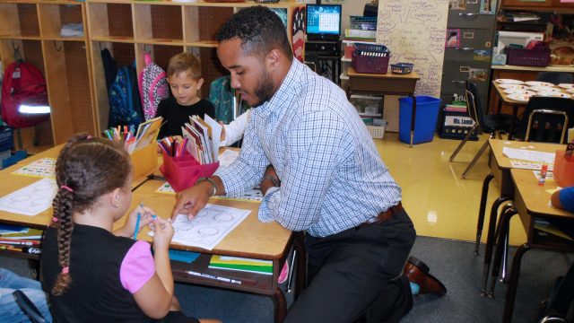 BC Students assists with elementary students.