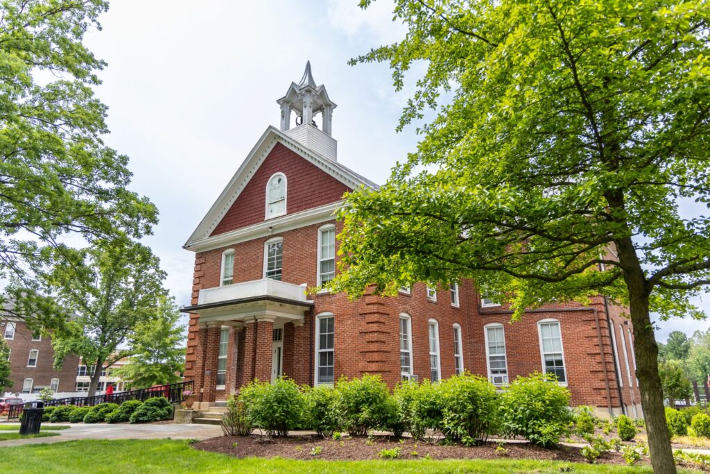 An image of Memorial Hall on Bridgewater College's campus.