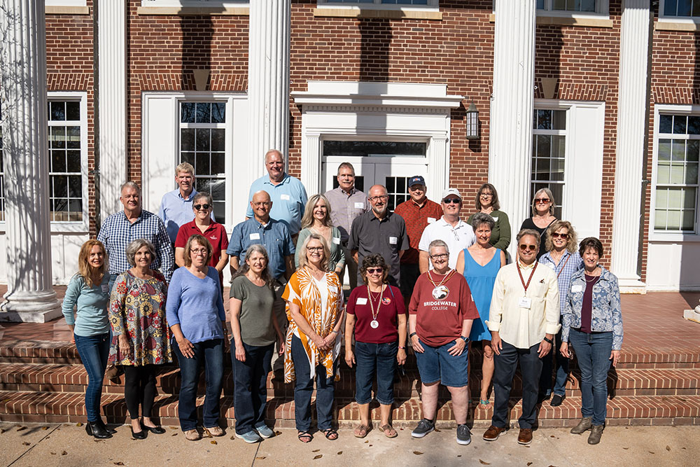 Alumni reunion photo in front of brick building with white columns