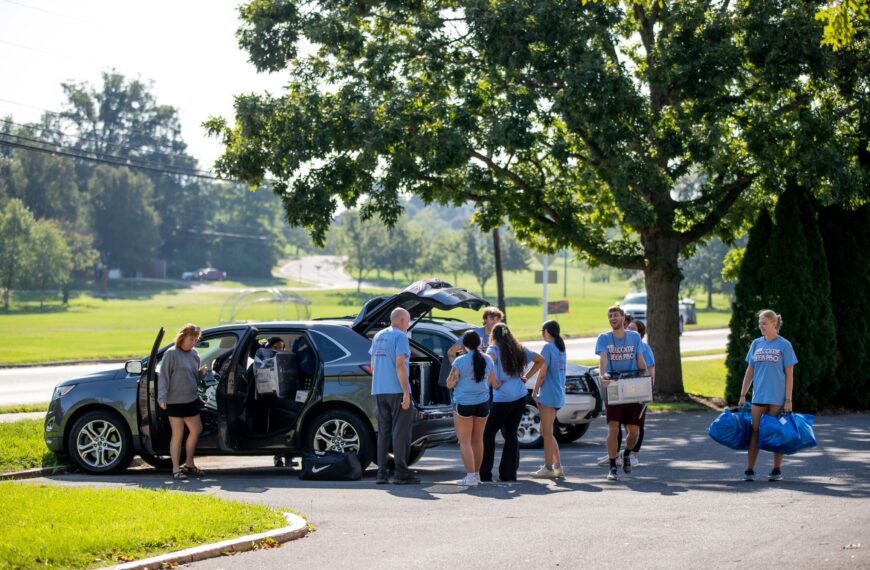 Volunteers help first-year students move in.