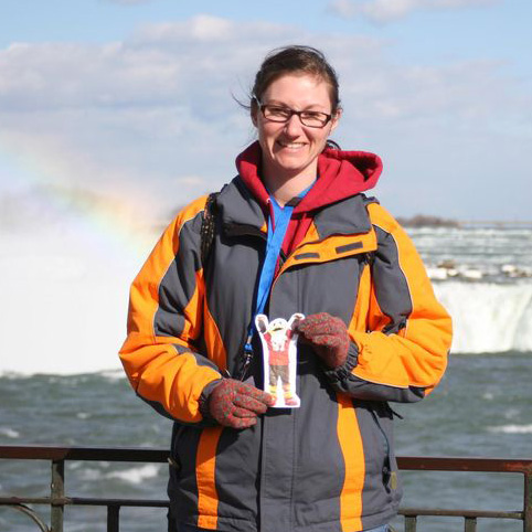 Woman holding Flat Ernie in front of Niagra Falls